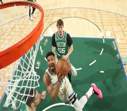 字母哥复出19+11！绿军大胜雄鹿巩固东部第二普里查德25+9