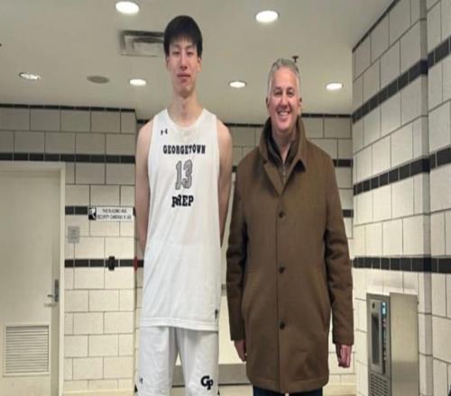夺冠+MVP！中国男篮18岁2米15新星崛起闪耀：曾单场轰30+8真猛