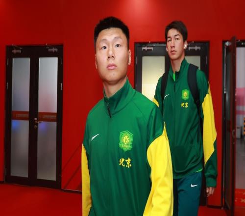 26岁国足锋霸放狠话赛季目标进3球！上赛季只进了2球，引发热议