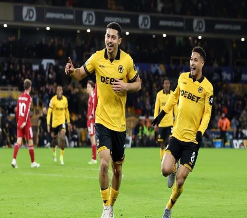 狼队2比1绝杀利物浦，英超史上首次彰显保级队威力，萨拉赫难救主