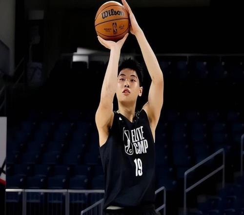 崔永熙自称已经完全恢复胡明轩膝伤严重，缺席国家队原因曝光