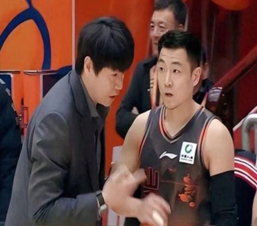 山东男篮出征，5日对阵广州男篮，高诗岩对位郭艾伦邱彪剑指四强