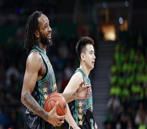 首秀15分！辽篮新外援合格，赵继伟有两帮手，杨鸣回归有1个障碍