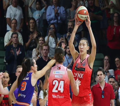 总决赛场均轰17+7！中国女篮2米07王牌练级归来：世预赛当核心