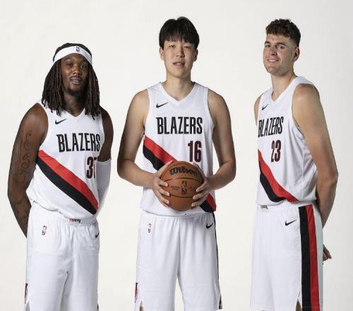 杨瀚森砍21+9+6！单节11分创新高，率队132122取胜，在NBA涨球了