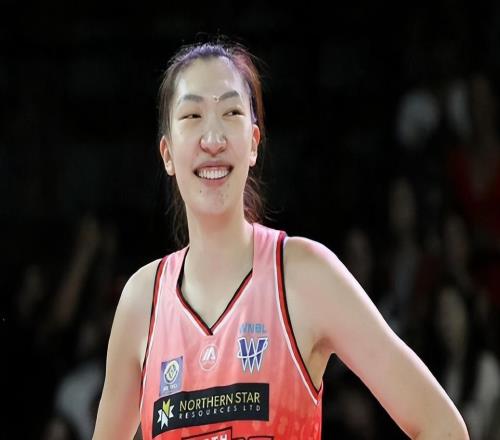 4大中锋成宫鲁鸣杀招！2.26米张子宇超稳定李月汝韩旭世界最顶级