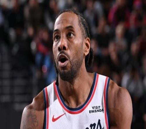 神射单节17分文班27+10+4封盖，小卡独木难支，马刺25分逆转快船