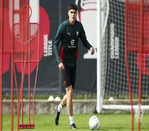 记者丨巴特萨吉参加合练