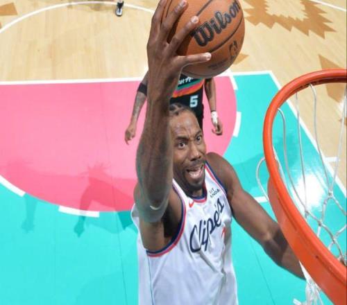 25分大逆转！伦纳德30+9创纪录，文班27+10兴奋庆祝，卡斯尔立功