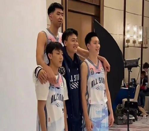 CBA全明星欢乐多！广东四将重聚，徐杰怒吼张镇麟胡明轩模仿杜锋