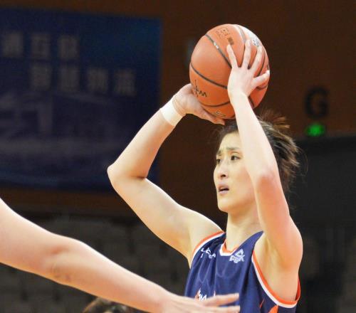 轰30+10，三分6中6！中国女篮1米85王牌闪耀：她是李梦最佳替身