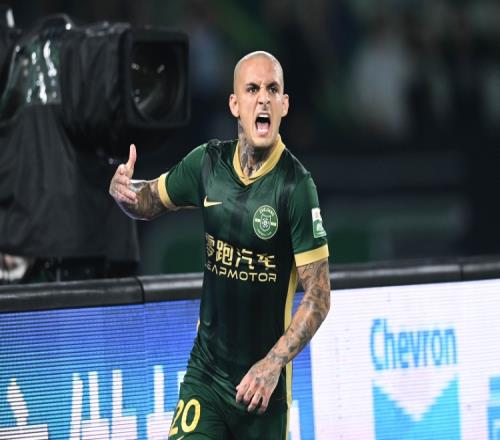 米特里策半场传射简直是个游戏高手中超踢得轻松得像在公园踢球_中超直播