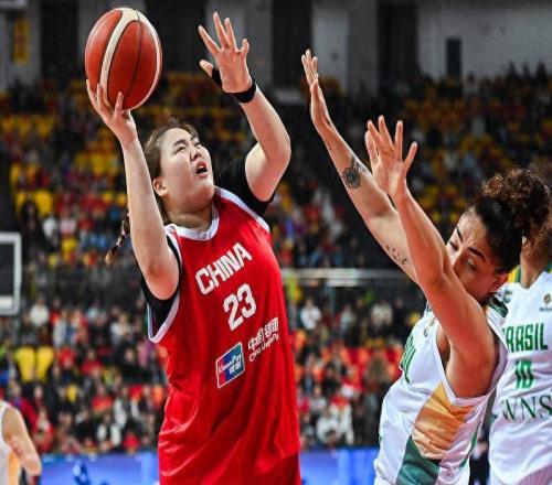 内线双星各显特点，中国女篮热身赛双杀巴西