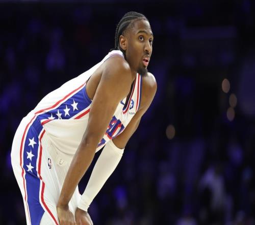 没你不行！马克西22中12轰31分上半场22分遭包夹末段受伤离场