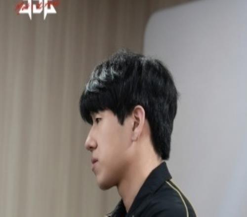 GALA在干嘛！超话热议JDG首局失利：怎么能走上单脸上！状态也太差了