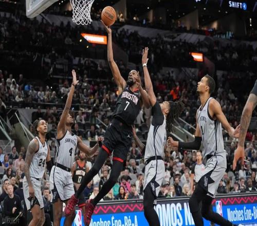 疯狂扣篮秀！文班29+8+4帽击溃火箭，丢145分破纪录乌帅脸色铁青