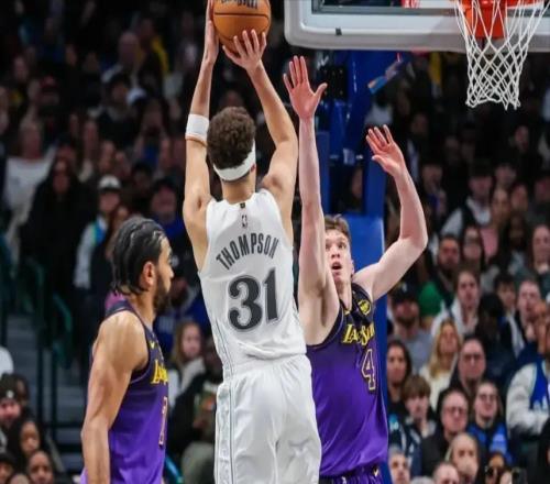 10投10中！空砍21+11！湖人“意中人”再次爆发，与三巨头绝配啊