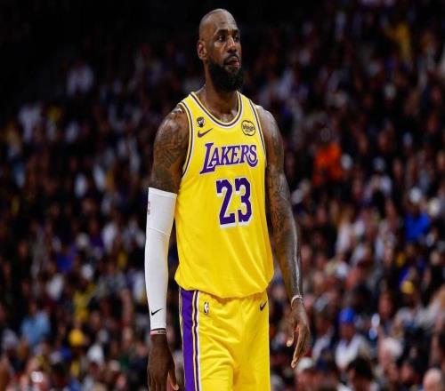 坏消息，詹姆斯目前最大伤病隐患是脚伤，他将缺席对阵尼克斯比赛