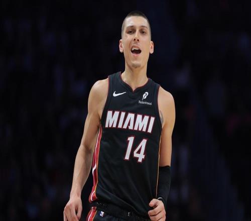 被打服了，黄蜂队球员在输给热火队后称赞了热火球星泰勒希罗