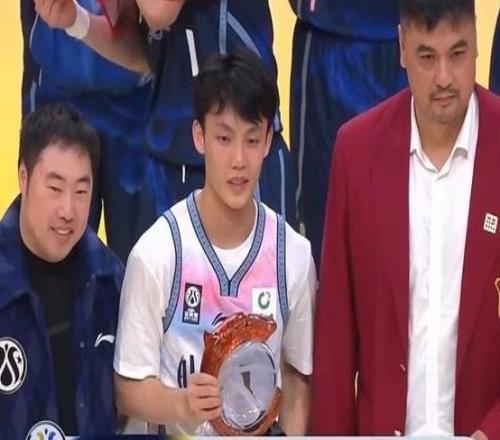 徐杰35分全明星MVP引热议！媒体人评最后托举梦想扣篮票王+MVP