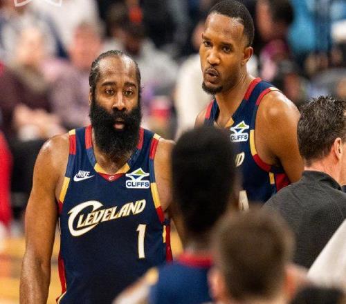 哈登19+10骑士遭绿军横扫米切尔复出30+7+5双探花43分