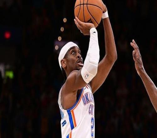 亚历山大谈关键三分：我就是很自信地出手幸运的是这次投进了