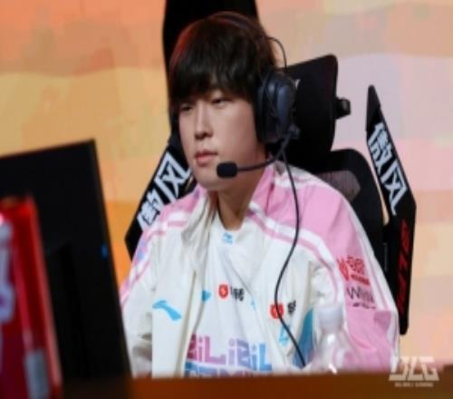 管泽元转发Bin动态：Bin哥今天的微博不及你赛场表现百分之一