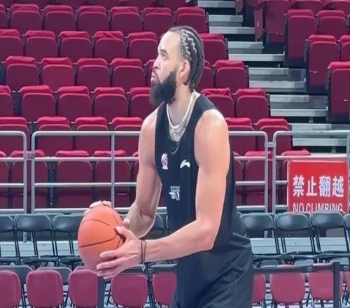 麦基：我来北京就是来赢球的，期待主场坐满观众的时刻