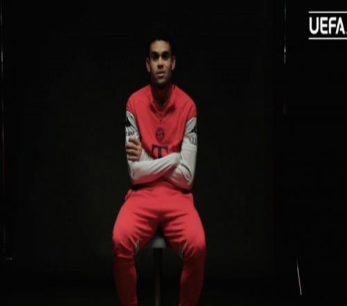 迪亚斯表示他喜欢给对手制造混乱并认为目前没有前锋能与凯恩匹敌_德甲直播