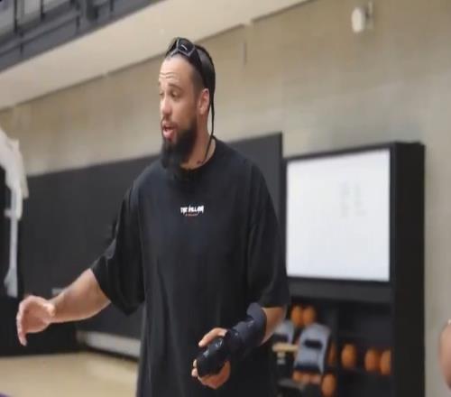 狄龙表示小卡完全不吃这一套，结果反而让我吃了亏，因此我决定防守哈登，因为他只往左边走_NBA直播