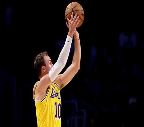 作用越来越明显了，后场新援已经成为了湖人第二阵容的关键人物