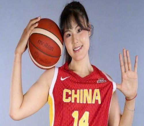 中国女篮定妆照出炉！刘禹彤确定落选张子宇最抢眼