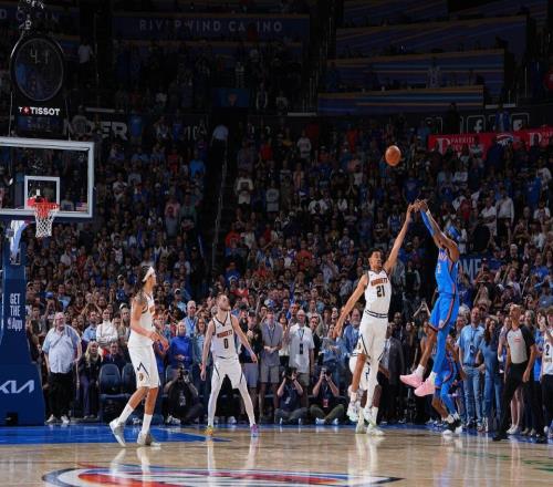 史诗对决！亚历山大35+15全场0失误绝杀掘金，成功追平张伯伦神迹