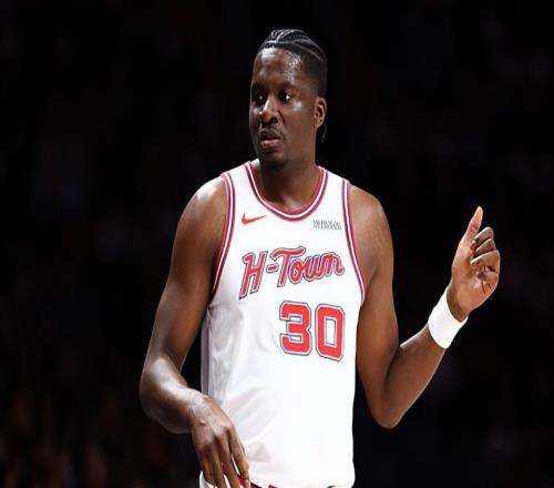 全队唯一正负值为正数的球员，但他却无法得到火箭教练组的信任