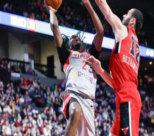 发展联盟赛场表现相当稳定，为什么火箭不能给他一些表现机会呢