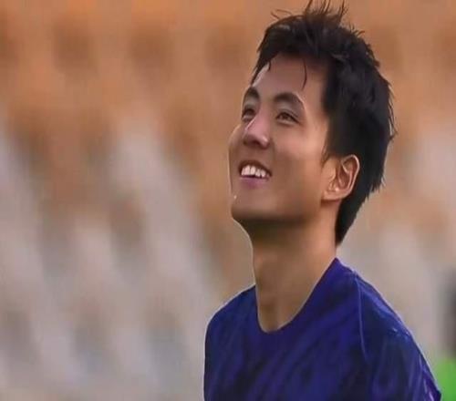 罕见！中韩男足教练同时观战中超：邵佳一亲自考察李昊太重视