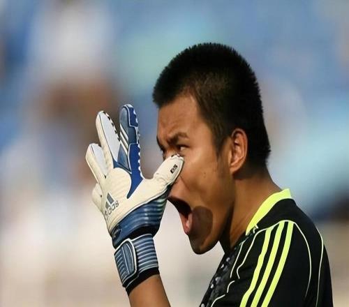 曾是申花名宿，娶空姐娇妻，人到中年加盟中乙，为生活奔波太心酸