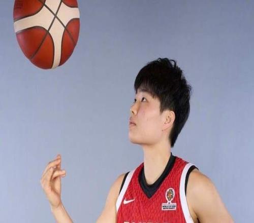 10点官宣！中国女篮12人名单出炉：杨舒予、李月汝、王思雨领衔