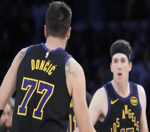 东契奇：跟里夫斯搭档让比赛如此轻松，我们是超棒的二人组