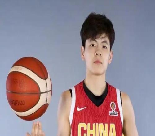 接棒！杨舒予成为中国女篮新队长