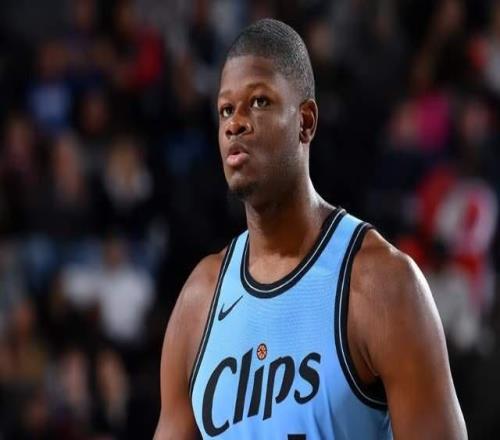 又白忙活了广东被截胡，强援官宣签约，新球队曝光，朱芳雨无奈