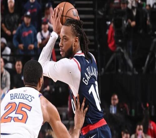 加盟后的状态相当不错，快船后场新援很好地扮演了核心的角色