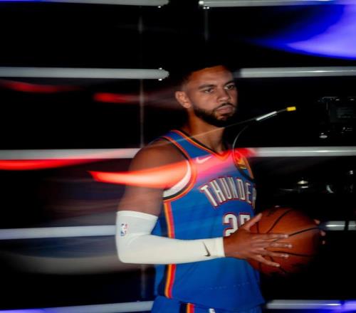 复出首秀24分！二年级的米切尔，雷霆又一神签约！