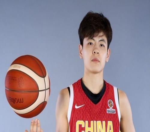 杨舒予：球队有不少新鲜血液想给大家展示全新的中国女篮
