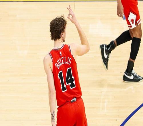 轰41+6迎生涯夜！布泽利斯创5新高扎心库里勇士准备掉西部第十