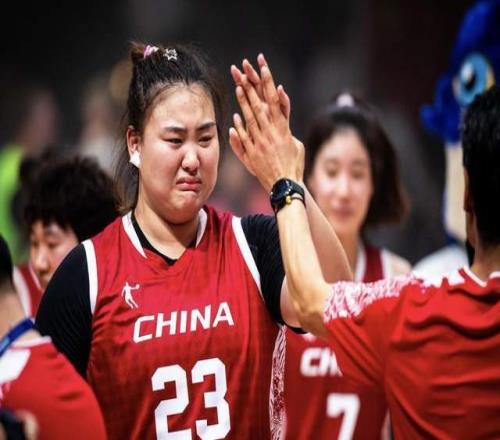 女篮12人名单！杨舒予接过姐姐职位首次担任队长，刘禹彤落选