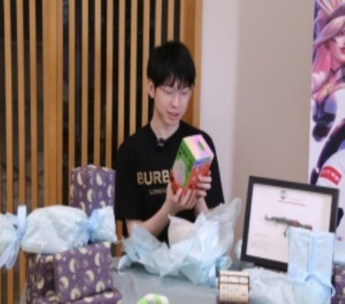 AL分享Hope返图：王哥的周年礼物开箱来啦一年两度青青草原大会