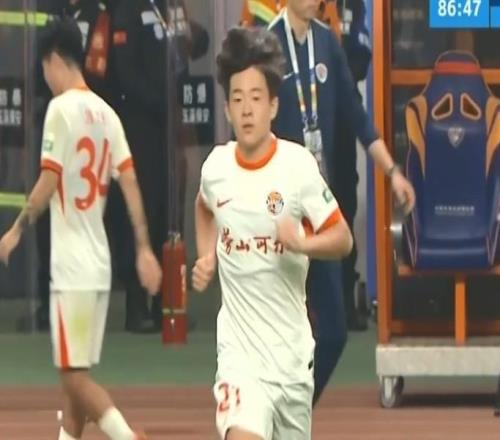 记者：邝兆镭和刘致成将在中超第2轮比赛结束后去U17国足报到