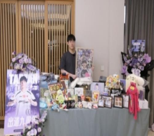 AL发布Tarzan礼物开箱返图：这小机器人为什么露出意味不明的微笑