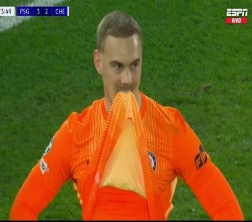 致敬热刺切尔西欧冠上二门，结果因门将俩失误同样25惨败